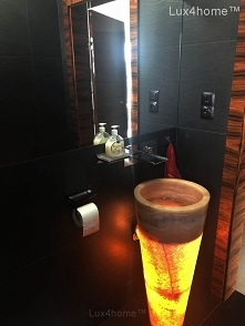 Wolnostojąca umywalka z onyksu - podświetlony onyks/. Podświetlenie umywalki z onyksu w tym modelu jest wyjątkowo proste. Wystarczy zawiesić w niej świetlówkę lub nakleić pasek ...