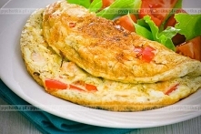 Omlet z czerwoną papryką
