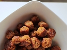 Pulpety z kaszy jaglanej smakują jak mięsne, ale są w 100% wegańskie! Moja druga połowa szaleje za spaghetti, aż w końcu stwierdziłam, że czas stworzyć alternatywę dla wspólnych...