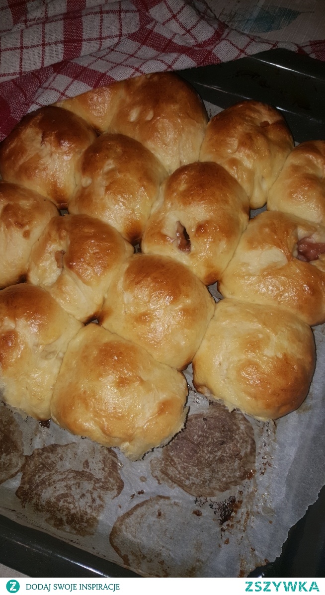 bułeczki z nadzieniem truskawkowym