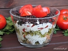 Warzywna sałatka z kolorowym makaronem