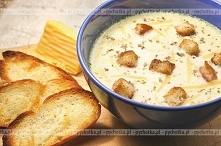 Zupa serowa z orzechami laskowymi