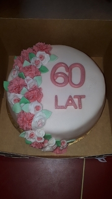 torcik z gozdzikami i rozyczkami