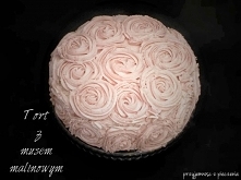 Tort z musem malinowym