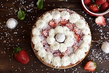 Tarta rafaello z owocami