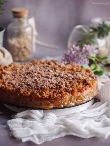 Rabarbar pod migdałową krus...