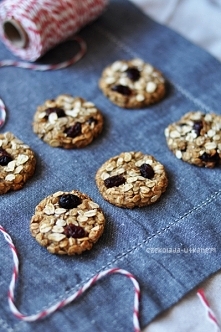 Dietetyczne ciasteczka owsiane z bananem i żurawiną (bez mąki i masła)