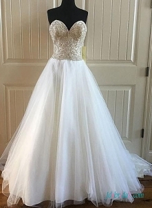 Wspaniały biały szampan na dole #weddingdress