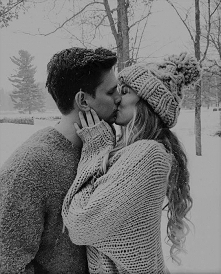 ' wolę rozmawiać na żywo,
bo gdy zabraknie tematów ,
to można się całować ❤'
~matt