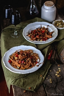 Kurczakowe polędwiczki ze smażonym makaronem