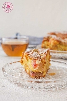 Puszyste ciasto z rabarbarem i migdałami - Wypieki Beaty