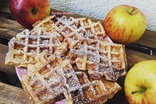 Śniadaniowe Gofry z Twarogiem i Jabłkiem