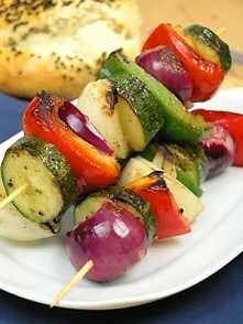 Szaszłyki z warzyw marynowanych w oliwie i soku cytrynowym