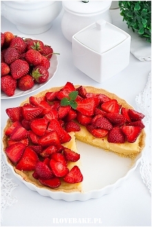 Tarta z truskawkami i budyniem