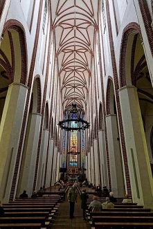 Brzeg ma ponad 30 tys. mieszkańców. To niewielkie miasto ma wiele do zaoferowania. Nawet wybredni i wymagający turyści wyjadą stąd zadowoleni.
Oprócz zamku zwanego często Ślaski...