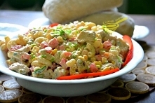 rewelacyjna sałatka z kurczakiem i makaronem