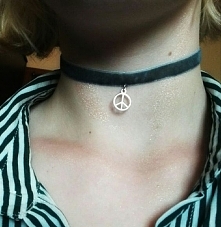 Choker Aqua z zawieszką peace