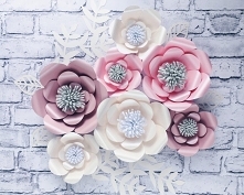 Kwiaty na ścianę, ścianka kwiatowa, duże kwiaty z papieru, kwiaty na ślub, kwiaty do kościoła, dekoracje na przyjęcia, dekoracje na eventy