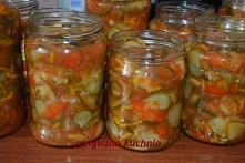 Sałatka ogórkowo-cukiniowa z papryką na zimę