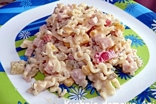 Sałatka makaronowa z szynką i ziołami prowansalskimi