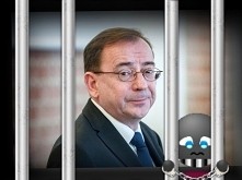 To jakiś obłęd, facet z wyrokiem zostaje szefem policji. 
Dostatecznie skompromitowany (skazany na 3 lata więzienia w procesie dotyczącym tzw. afery gruntowej) i umoczony w afer...