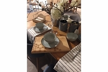 ozdobna deska do krojenia lub tacka wykonana z dwóch rodzajów drewna azuko.pl