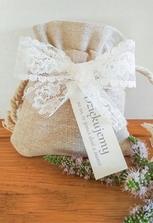 śliczne i gustowne woreczki jako podziękowania dla gości