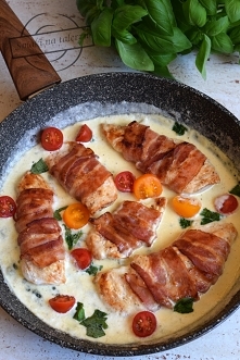 Filet z kurczaka z boczkiem w sosie gorgonzola
