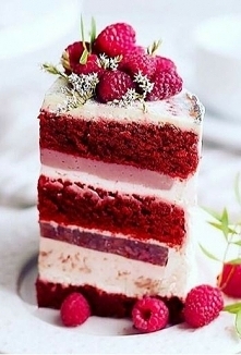 МАЛИНОВЫЙ ТОРТ С КОНФИТЮРОМ И КРЕМЧИЗОМ 