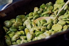 Bób zapiekany w maśle i czosnku