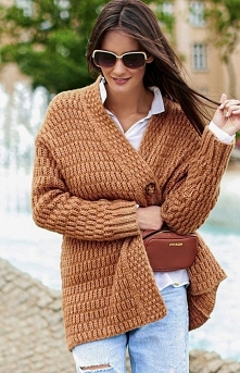 Numinou Ciepły sweter zapinany na guzik Numinou S66