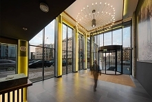 Które elementy wykończenia wnętrz są aktualnie porządane w aranżacji wnętrz domowych i nie tylko?
Z pewnością te wykonane ze stali!