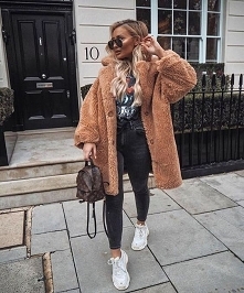 stylizacja z pluszowym płas...