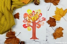 10 pomysłów na stworzenie jesiennych drzew w jednym wpisie wraz z precyzyjnym tutorialem :) 

Tu: drzewo wykonane przy uzyciu stempli z ziemniaka :)