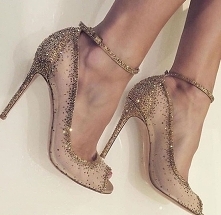 Hej dziewczyny, szukam takich butków na polskich stronach i nie mogę znaleść. Może ktoś wie gdzie mogę takie znaleść ?