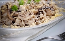Risotto z pieczarkami i żółtym serem