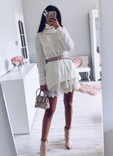 asymetryczny sweter i ażurkowa spódnica