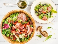 Włoska sałatka z prosciutto...