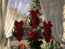 KOMPLET TRZECH KUL WISZĄCYCH NA LINCE.