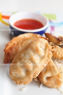 Smażone pierożki z krabowym nadzieniem