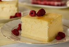 Składniki na sernik jogurtowy - z jogurtów greckich
Ciasto na spód:
2 szklanki mąki
3 żółtka
100 g margaryny
2 łyżki śmietany
1/4 szklanki cukru
1 łyżeczka proszku do pieczenia
...