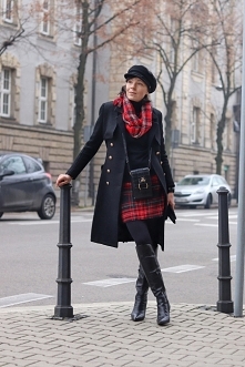 Styl militarny najczęściej nawiązuje do współczesnych wojskowych uniformów a do tego typu zestawów można wykorzystać np. spodnie-bojówki; wojskowe, skórzane kurtki; kombinezony;...