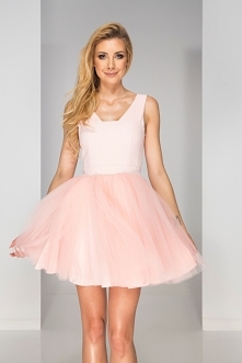 Berry sukienki powstały z myślą o  wszystkich kobietach, które stawiają na naturalność, a także szukają dziewczęcych stylizacji. Jedno jest pewne - rozkloszowany dół z tiulu robi wrażenie!