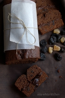 Piernik czekoladowy z nutellą z suszoną śliwką i imbirem