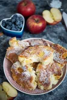 Racuchy drożdżowe z jabłkami