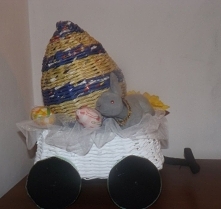 Wóz z jajkiem - papierowa wiklina .