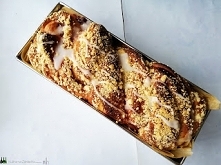 Strucla drożdżowa z dżemem i kruszonką