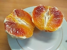 Chyba nie umiała się zdecydować czy być pomarańczowa, czy czerwona. Za to jaka smaczna :)