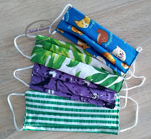 Gdy trzeba zasłaniać buzię wychodząc z domu, a masek wszędzie brakuje - można uszyć wielorazową maseczkę z bawełny! Flizelina medyczna także byłaby super, ale i z jej dostępnośc...