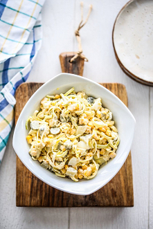 Sałatka z porem, jajkiem i kukurydzą